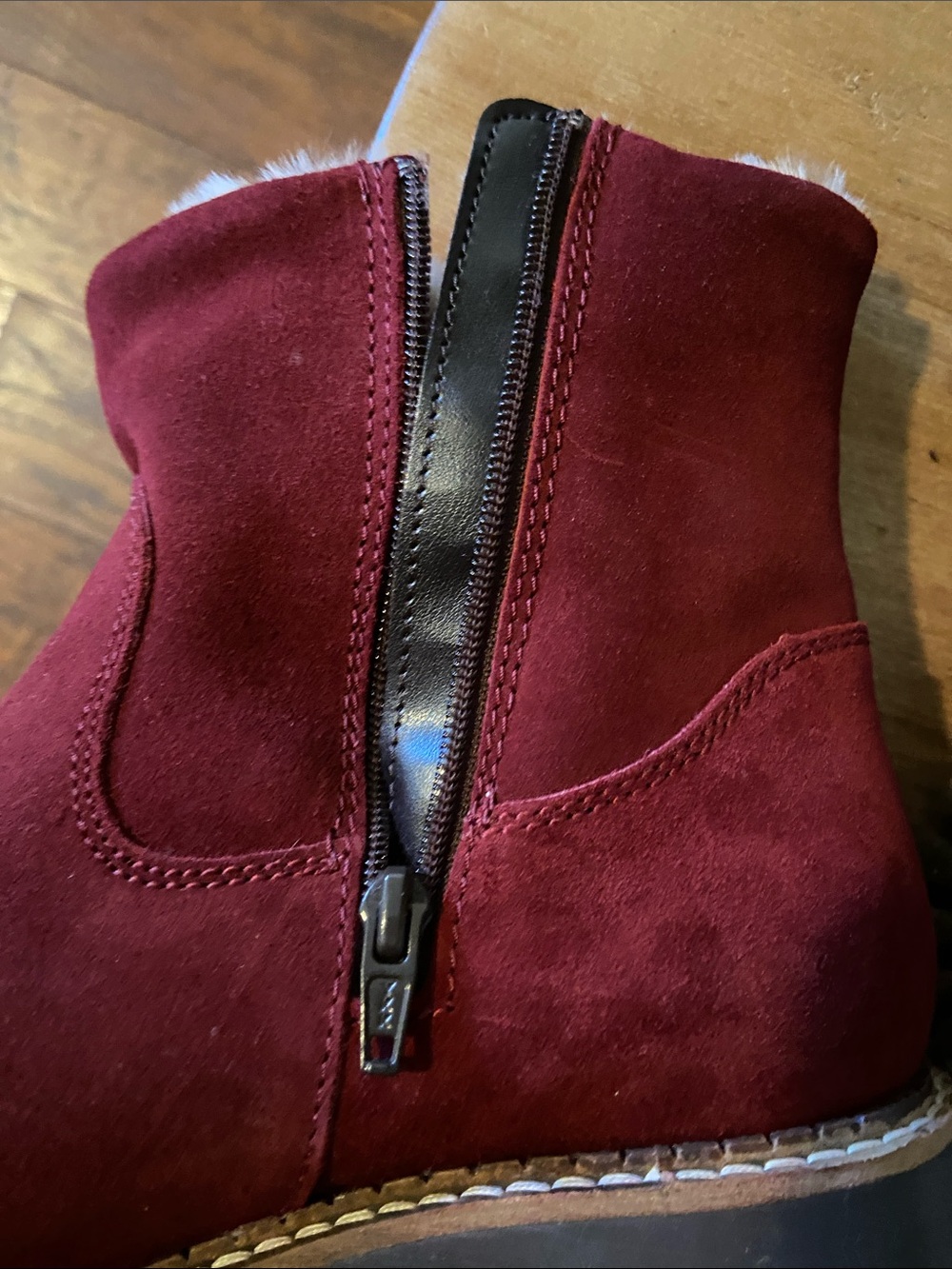 NWOB Overland Calib Suede Sherpa Maroon Booties Boots Size 39 9 - Picture 8 of 11